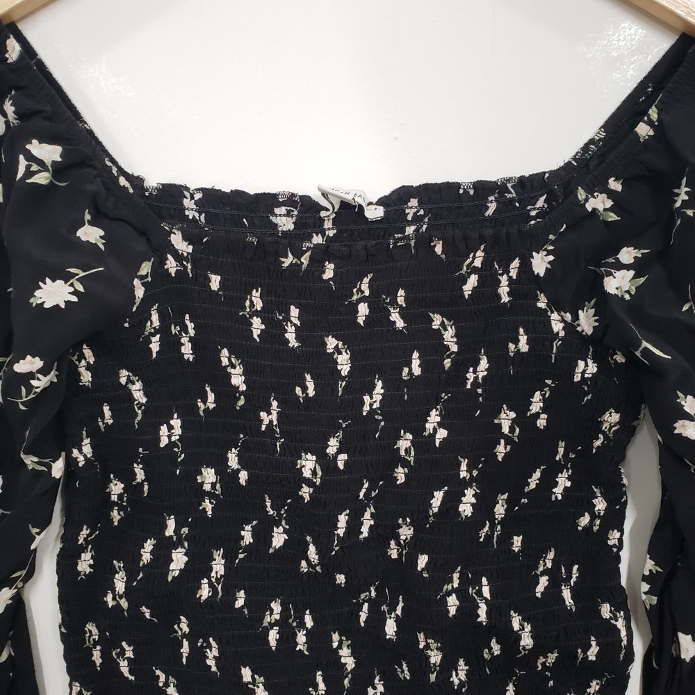 American Eagle Smocked Peasant Top Womens Small Black Floral Long Sleeve Crop - Picture 2 of 7